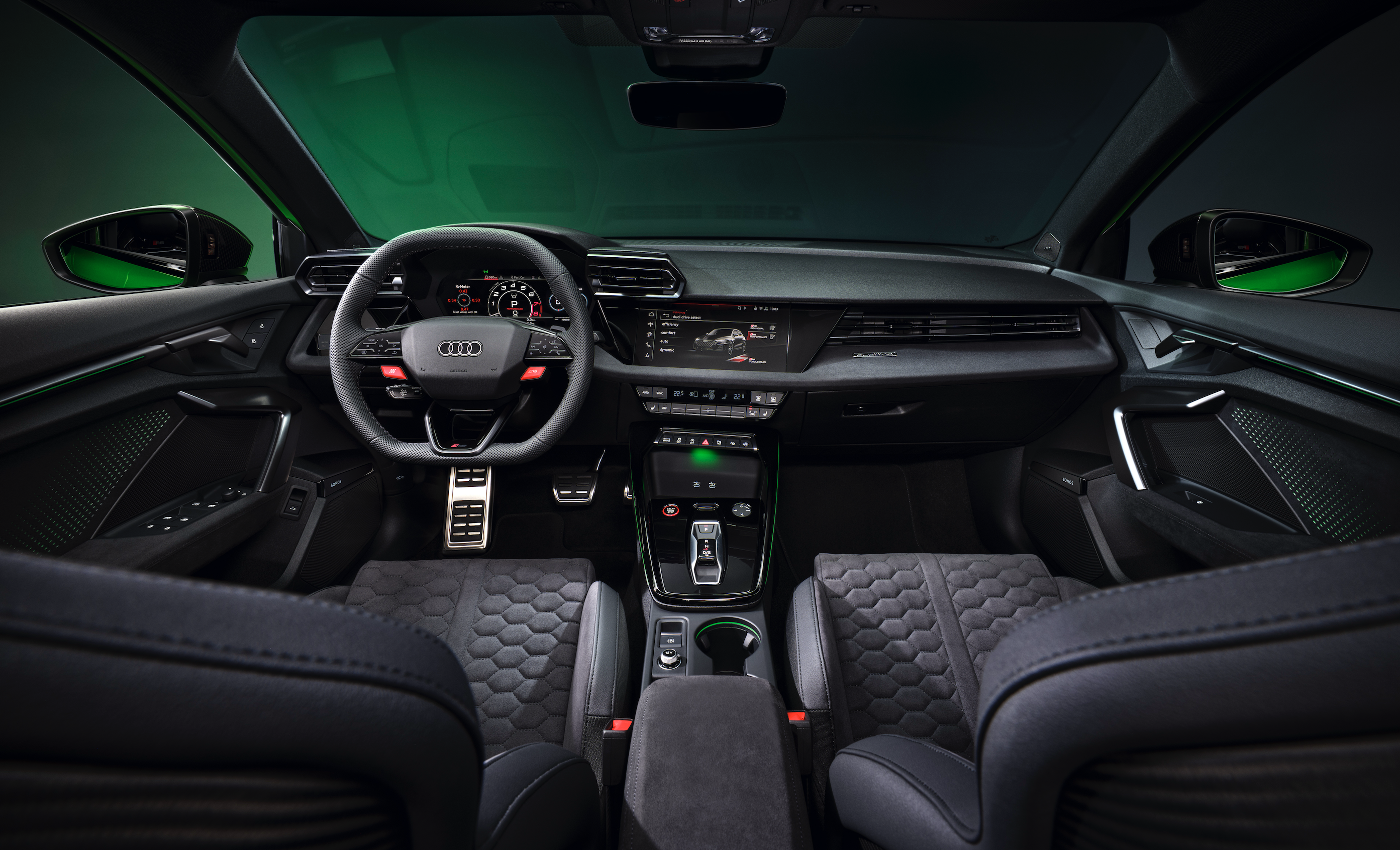 Audi RS 3 2024 | Facelift | RS3 Sportback | RS3 Limuzína | sportovní hot hatch | blog | první rezervace | nové auto | AUTOiBUY.com
